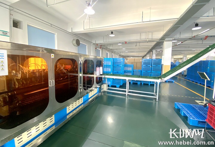 軍興溢美現(xiàn)代化食品包裝凈化車間內(nèi)景 軍興溢美現(xiàn)代化食品包裝凈化車間內(nèi)景