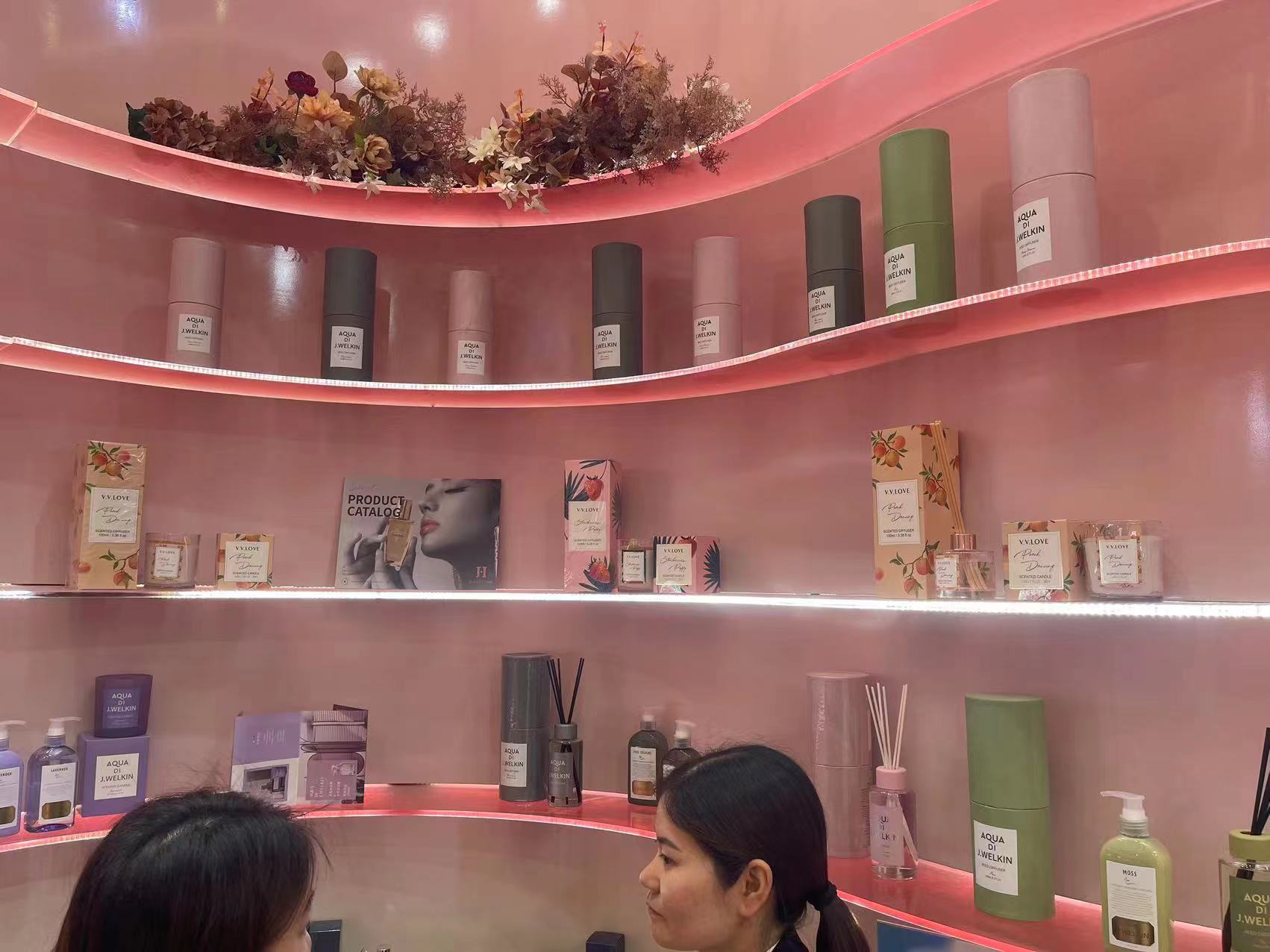 軍興溢美帶大家走進第27屆CBE上?；瘖y品行業(yè)展會